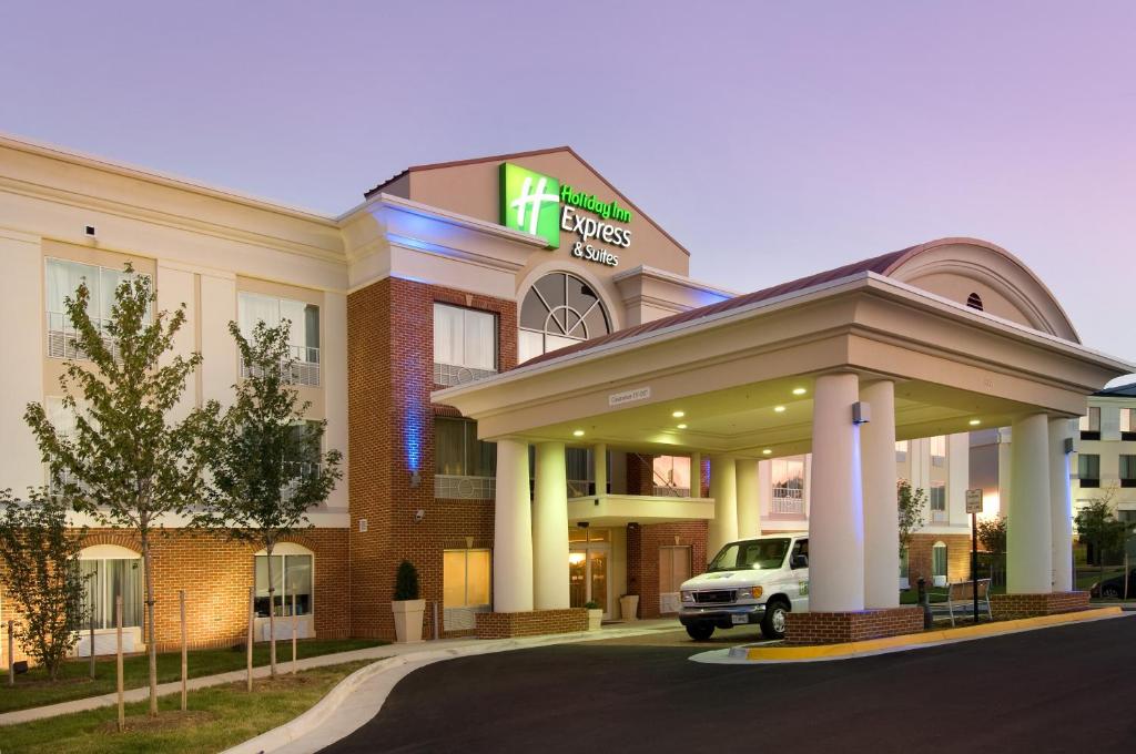 Holiday Inn Express & Suites Alexandria - Fort Belvoir an IHG Hotel Main image 1